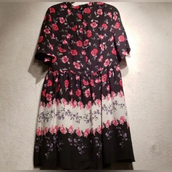 CeCe Elise Tie Neck Floral Dress
Size 12 - Picture 7 of 10